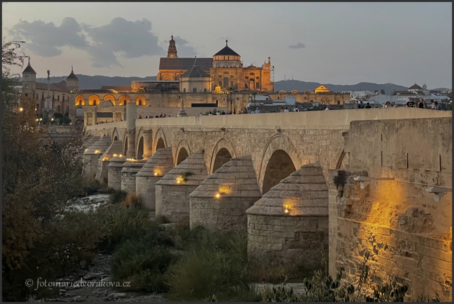 ŘÍMSKÝ MOST a MEŠITA / KATEDRÁLA V CORDOBĚ