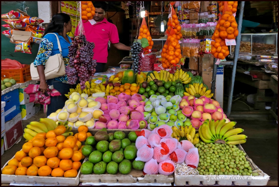 Stánek s ovocem a zeleninou