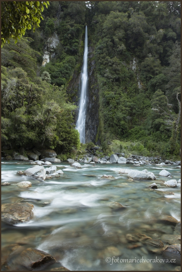Vodopád Thunder Creek Falls