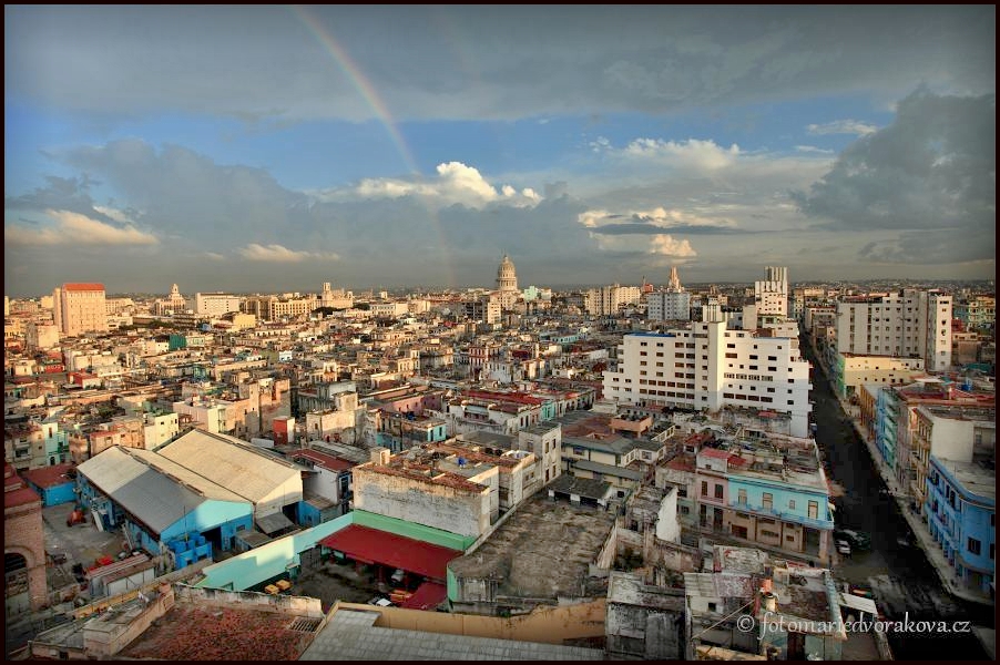 Východ slunce nad starou Havanou